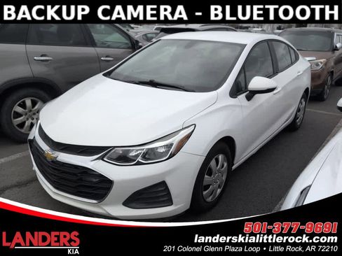 Used 2019 Chevrolet Cruze LS image 1