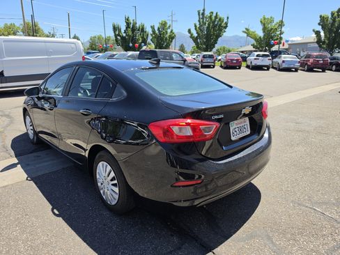 Used 2017 Chevrolet Cruze LS FWD image 5