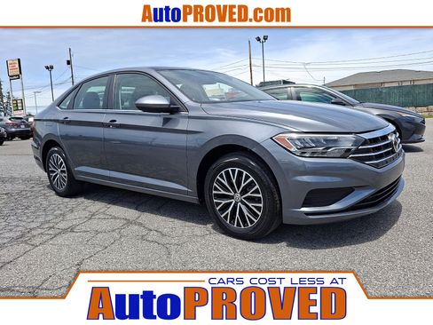 Used 2021 Volkswagen Jetta SE FWD image 1