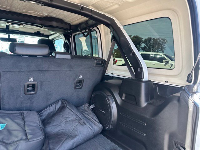Used 2023 Jeep Wrangler Unlimited Sahara w/ Cold Weather Group AWD/4WD image 24