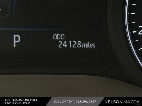 Used 2024 Toyota Sienna Platinum FWD image 27