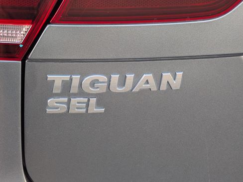 Used 2021 Volkswagen Tiguan SEL FWD image 10