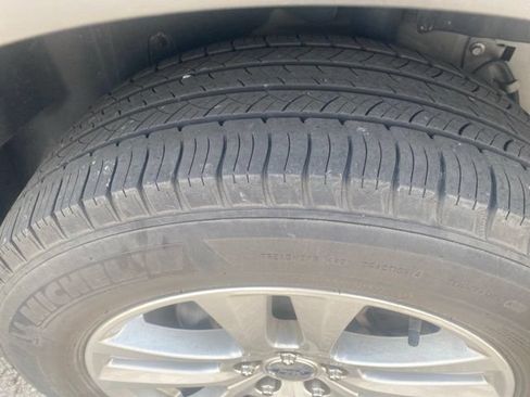 Used 2019 Ford Explorer XLT w/ Equipment Group 201A AWD/4WD image 8