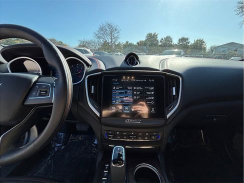 Used 2019 Maserati Ghibli S GranLusso image 11