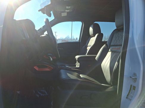 Used 2023 Nissan Frontier PRO-4X w/ Pro-4X Premium Package image 13