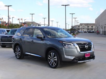 Used 2025 Nissan Pathfinder Platinum w/ Cargo Package