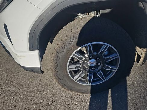 Used 2025 GMC Sierra 1500 AT4 image 4