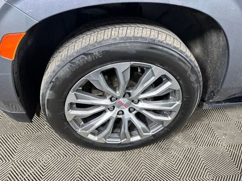 Used 2021 GMC Yukon Denali w/ Denali Premium Package image 10