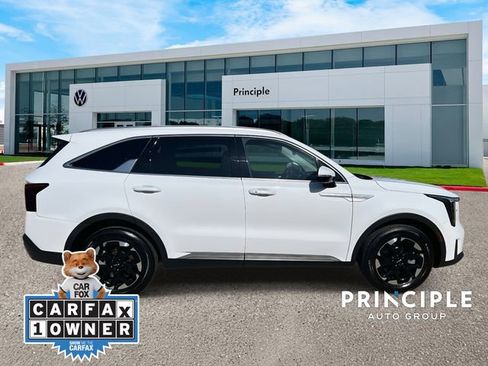 Used 2025 Kia Sorento S image 5