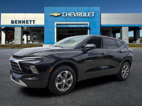 Used 2025 Chevrolet Blazer LT FWD image 3