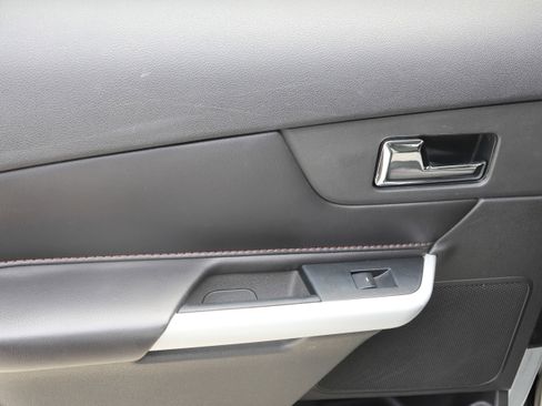 Used 2013 Ford Edge SEL image 32