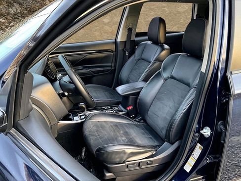 Used 2020 Mitsubishi Outlander ES image 21