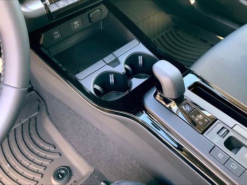 New 2026 Toyota Prius LE FWD image 7