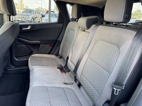 Used 2020 Ford Escape SE image 16