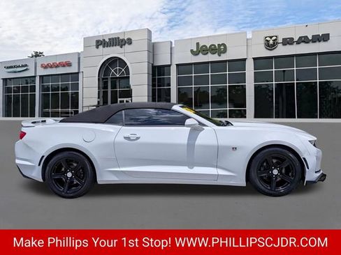Used 2020 Chevrolet Camaro LT RWD image 2
