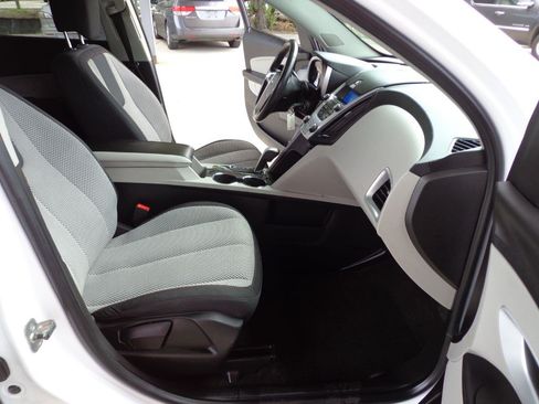 Used 2010 Chevrolet Equinox LT w/ Vehicle Interface Package FWD image 17