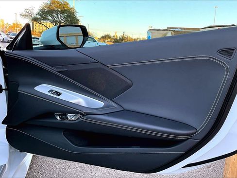 Used 2022 Chevrolet Corvette Stingray Coupe w/ Z51 Performance Package image 20