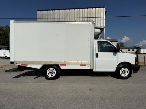 Used 2019 GMC Savana 3500 w/ Power Convenience Package RWD image 9