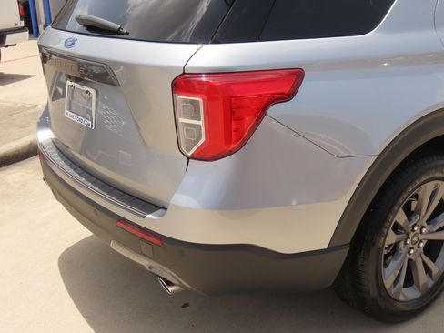 Used 2022 Ford Explorer XLT w/ Equipment Group 202A RWD image 12