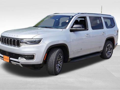 Certified 2024 Jeep Wagoneer Series II w/ Flexible Seating Group AWD/4WD image 11