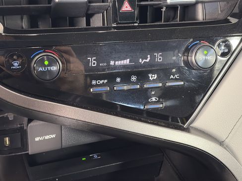 Used 2024 Toyota Camry XLE image 22