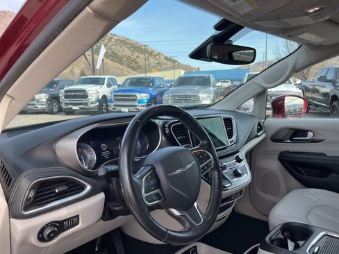 Used 2021 Chrysler Pacifica Touring-L w/ Uconnect Theater Family Group image 13