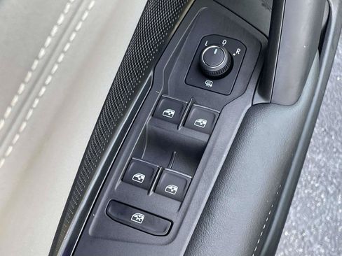 Certified 2025 Volkswagen Tiguan SE R-Line AWD/4WD image 15