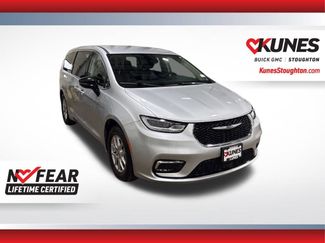 Used 2024 Chrysler Pacifica Touring-L video 1