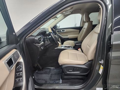 Used 2023 Ford Explorer XLT w/ Equipment Group 202A AWD/4WD image 12