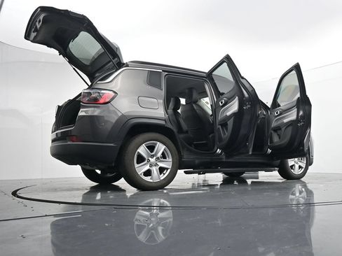 Used 2022 Jeep Compass Latitude FWD image 44