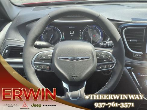 New 2026 Chrysler Pacifica Select image 14