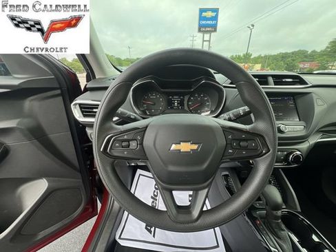 Used 2023 Chevrolet TrailBlazer LT FWD image 17