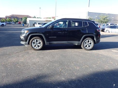 Used 2025 Jeep Compass Latitude w/ Sun & Sound Group AWD/4WD image 2