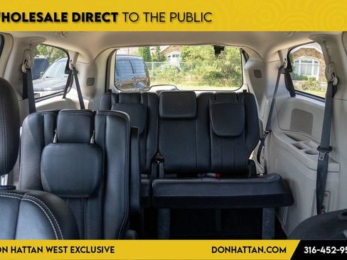 Used 2012 Chrysler Town & Country Touring w/ Entertainment Group #1 FWD image 11