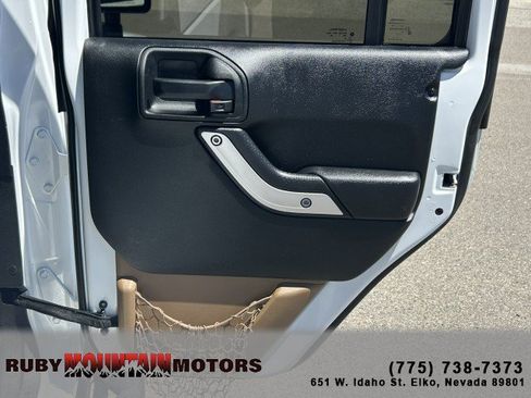 Used 2017 Jeep Wrangler Unlimited Rubicon w/ Connectivity Group AWD/4WD image 20