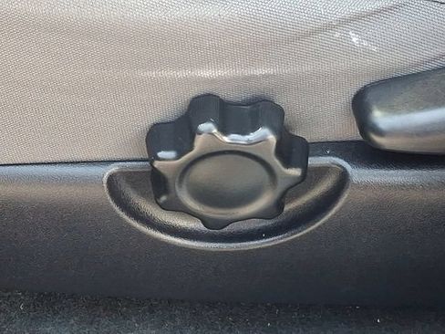 Used 2019 Toyota Tacoma SR5 AWD/4WD image 16
