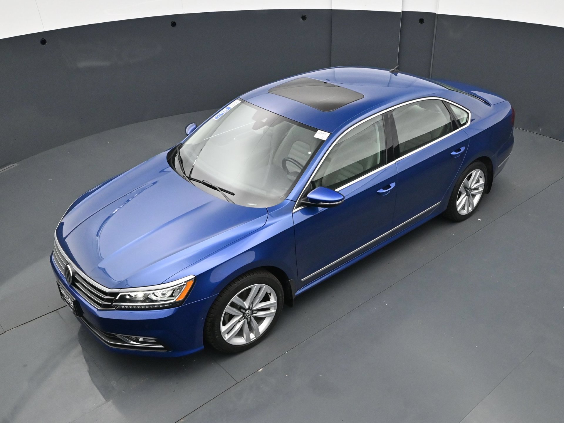 Used 2017 Volkswagen Passat 1.8T SEL Premium FWD image 36