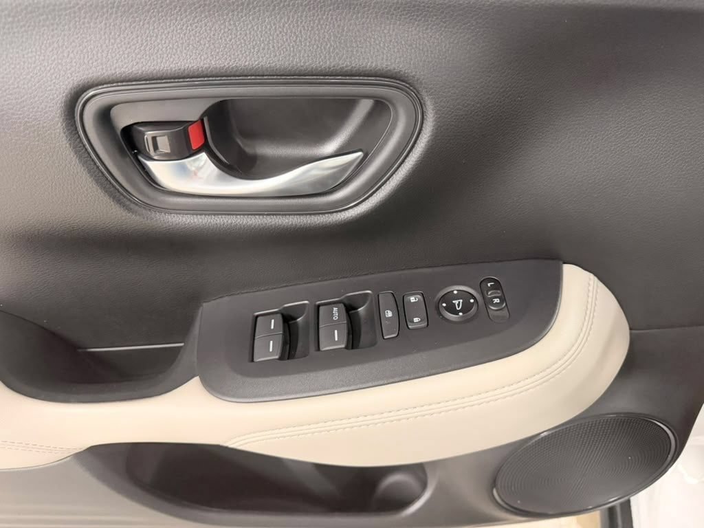 Certified 2025 Honda HR-V LX image 21