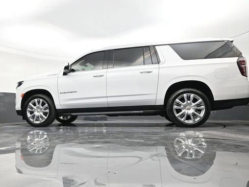 Used 2024 Chevrolet Suburban High Country w/ Advanced Technology Package RWD image 21