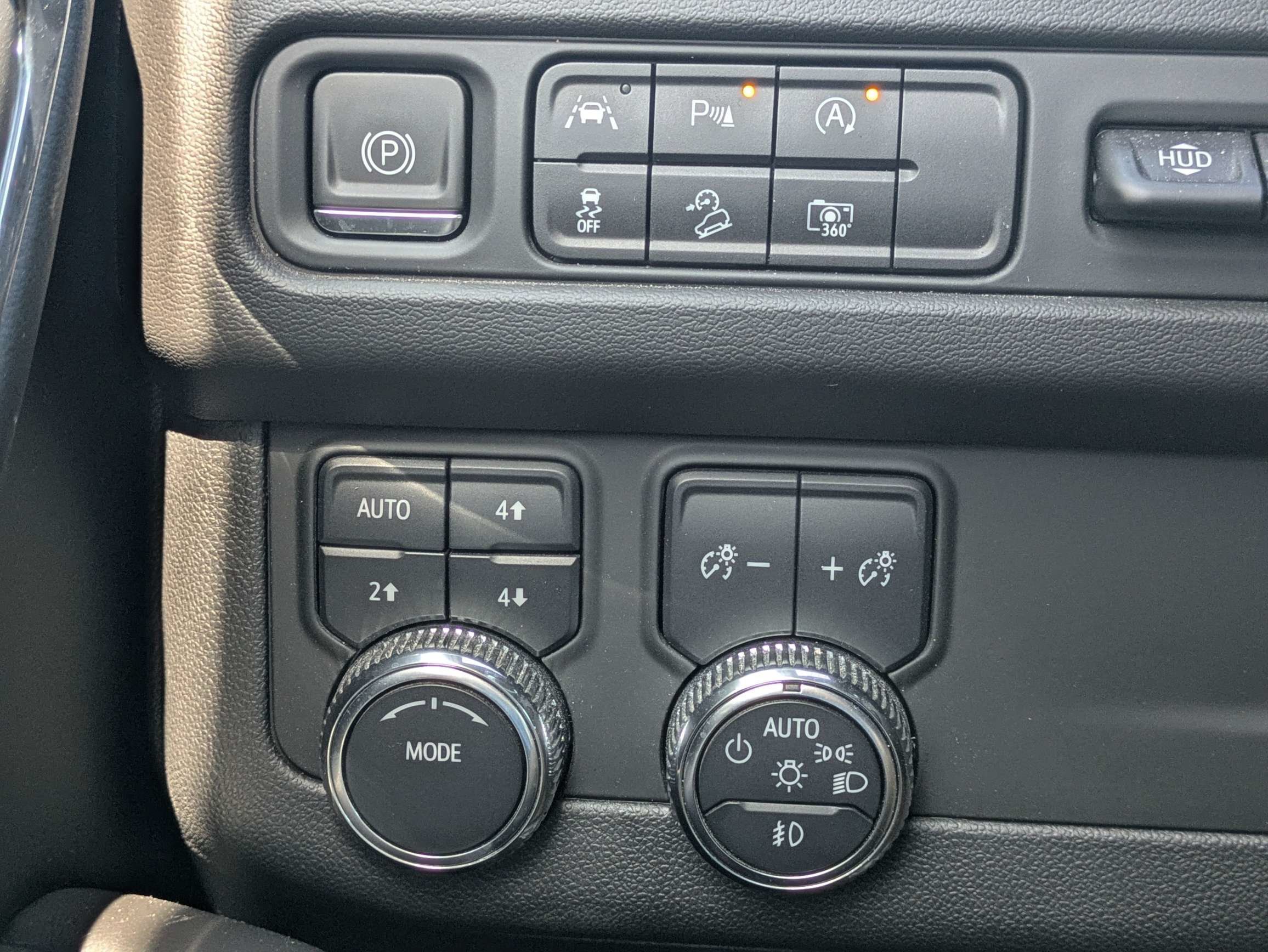 Used 2023 GMC Yukon XL AT4 w/ AT4 Premium Package AWD/4WD image 30