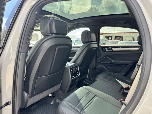 Used 2022 Porsche Cayenne S Platinum image 17