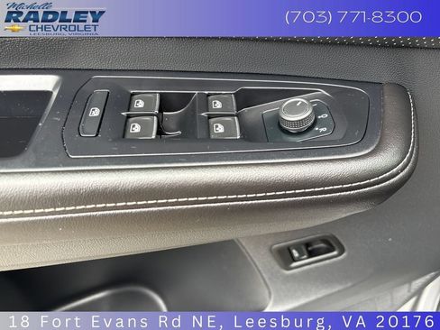 Used 2025 Volkswagen Atlas SE AWD/4WD image 14