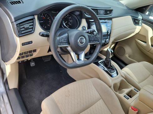 Used 2017 Nissan Rogue SV FWD image 16