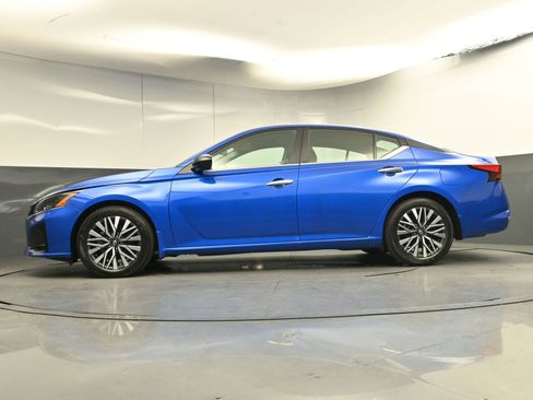 Used 2025 Nissan Altima 2.5 SV image 27