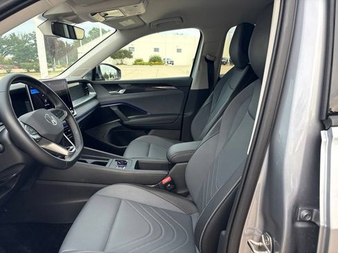 Used 2026 Volkswagen Tiguan SE AWD/4WD image 10