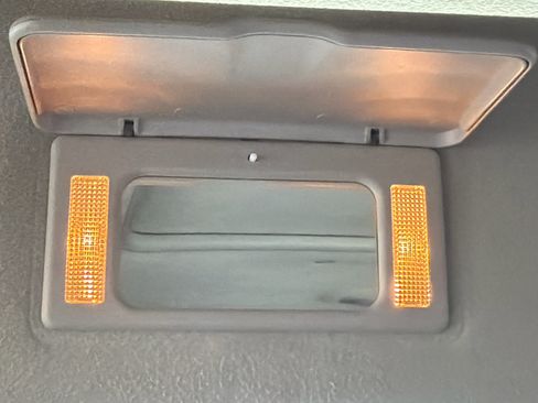 Used 2004 HUMMER H2 w/ Preferred Equipment Group AWD/4WD image 45