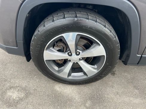 Used 2019 Jeep Cherokee Limited image 12