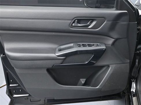 Used 2024 Nissan Pathfinder SV w/ Lighting Package (N92) image 16