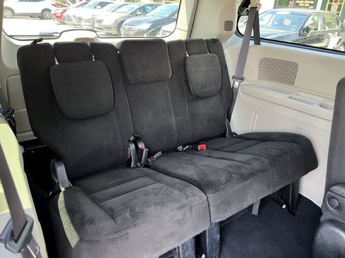 Used 2016 Dodge Grand Caravan SE w/ Quick Order Package 29E SE image 12