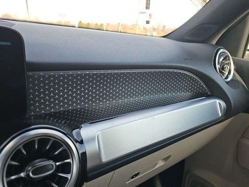 Certified 2025 Mercedes-Benz GLB 250 4MATIC image 31